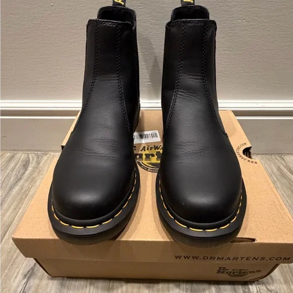 Dr. Martens 2976 Chelsea Boots 🥾 - Picture 9 of 16